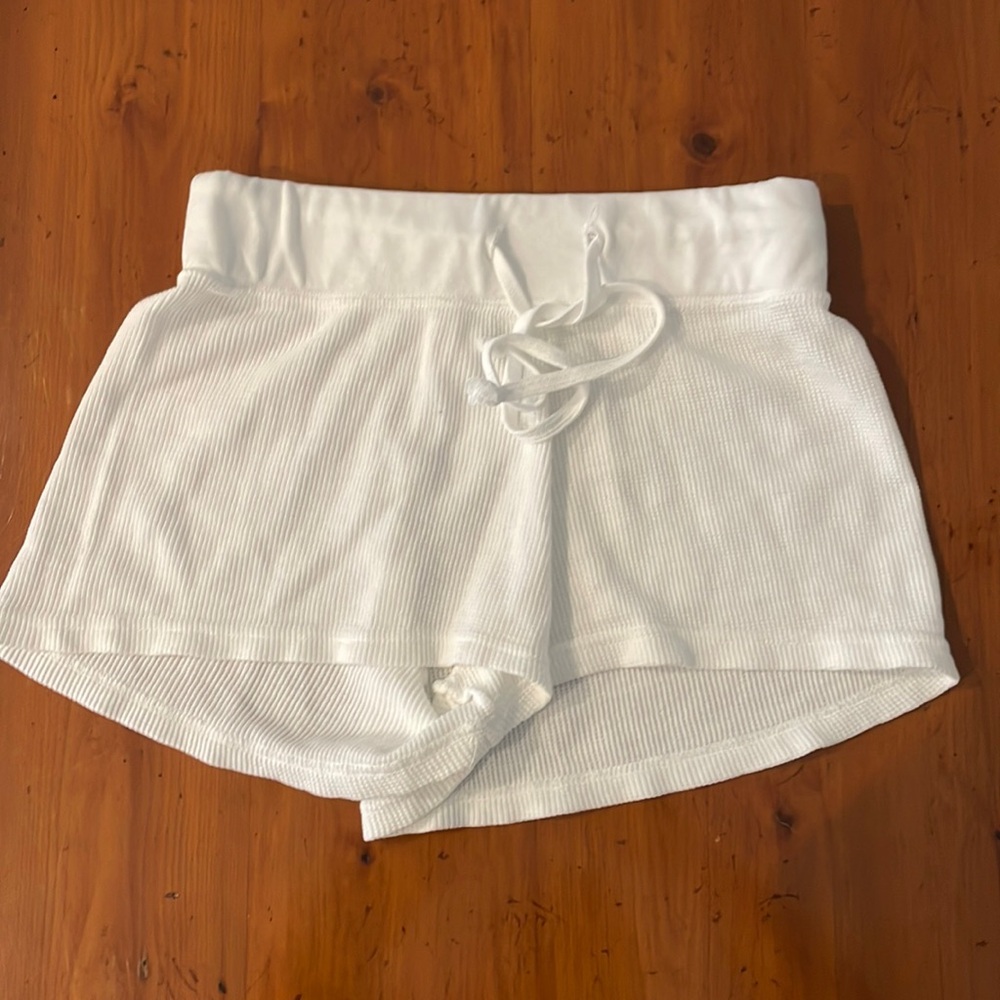Lucy In The Sky white mini shorts size small